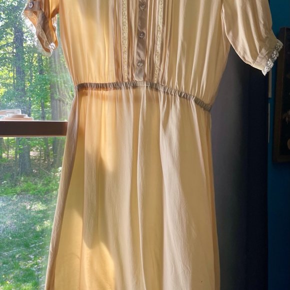 1980's Champagne Silk Barnaby Rippit Dress - Picture 4 of 6